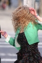 AnnaSophiaRobb_FilmingascenefortheCarrieDiariesinNewYorkMarch282012_By_oTTo63.jpg