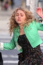 AnnaSophiaRobb_FilmingascenefortheCarrieDiariesinNewYorkMarch282012_By_oTTo64.jpg