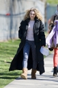 Preppie_AnnaSophia_Robb_on_The_Carrie_Diaries_set_in_Brooklyn_7.jpg
