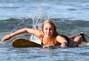 Preppie_Anna_Sophia_Robb_surfing_in_Hawaii_11.jpg