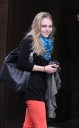 annasophia_robb_way_to_fitting_queens_16-03-2012_09-37.jpg