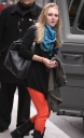 annasophia_robb_way_to_fitting_queens_16-03-2012_09-37_03.jpg