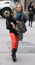 annasophia_robb_way_to_fitting_queens_16-03-2012_09-37_07.jpg